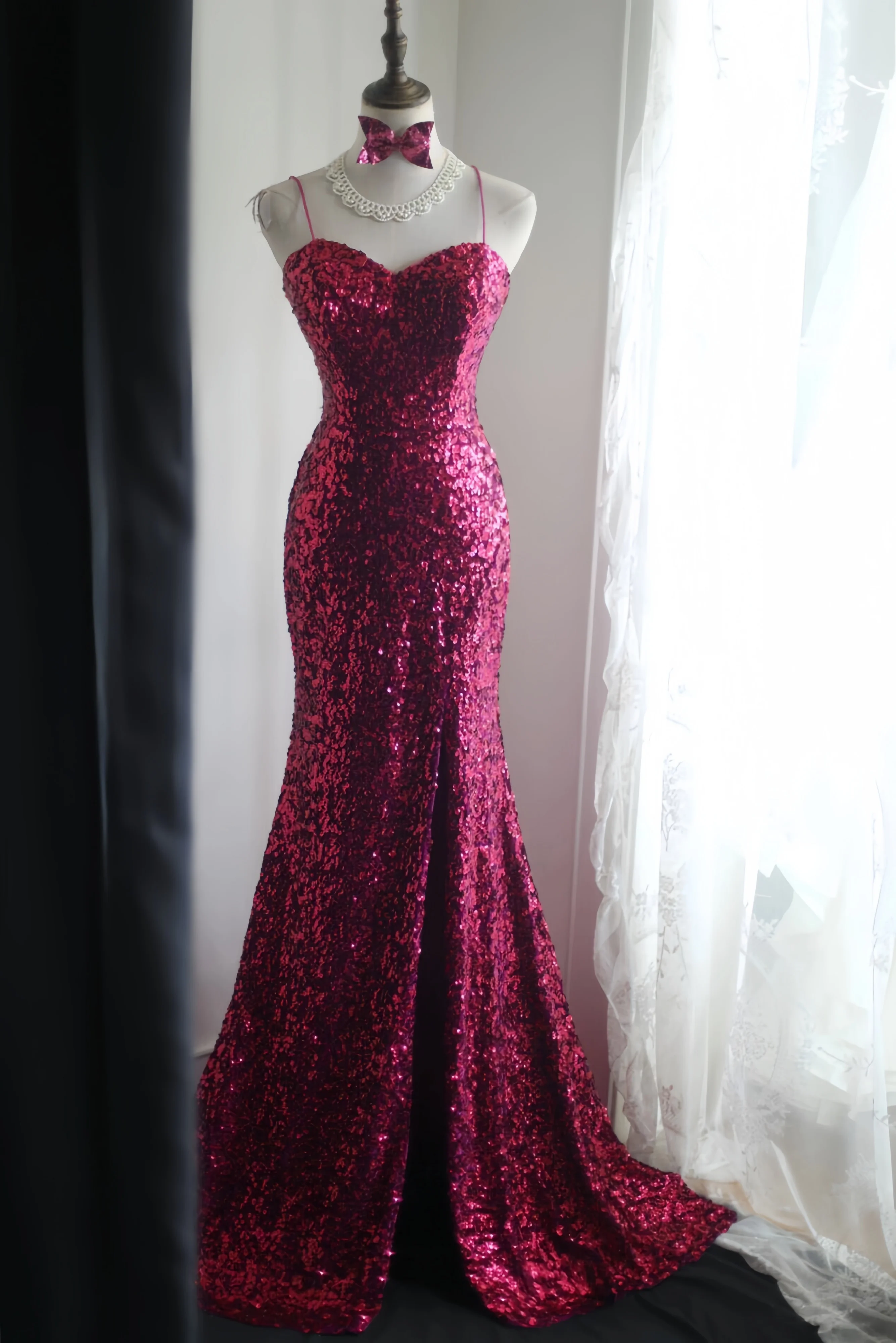 

Vintage Rose Red Cocktail Party Dress A-Line Spaghetti Straps Sweetheart NeckliVne Velvet Sequins Backless Graduation Party Gown