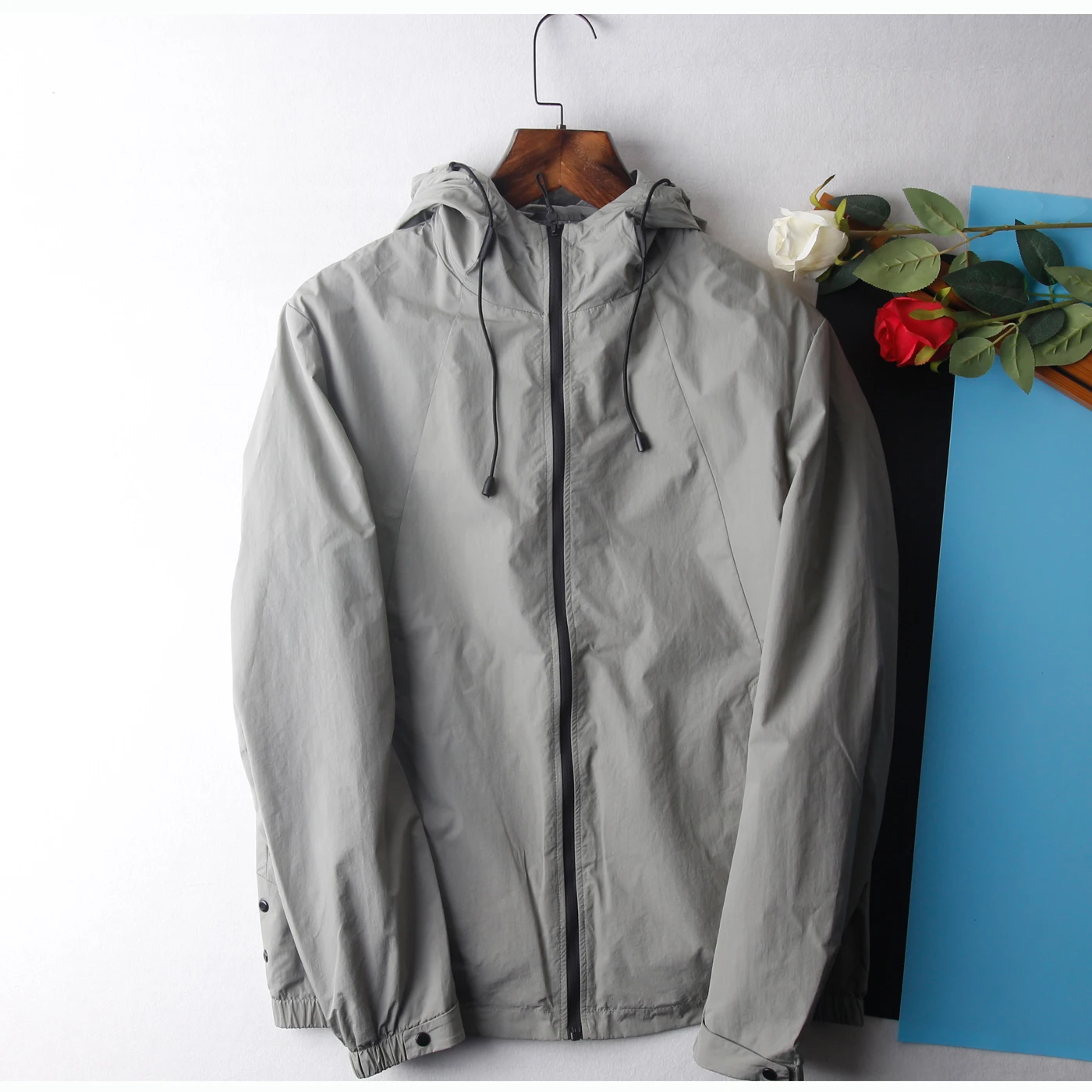 

Faionable Повседневная с капюшоном Spor Jaet Тонкая весна-лето Молодежная защита от солнца на молнии Long Sve ort Sle Standa...