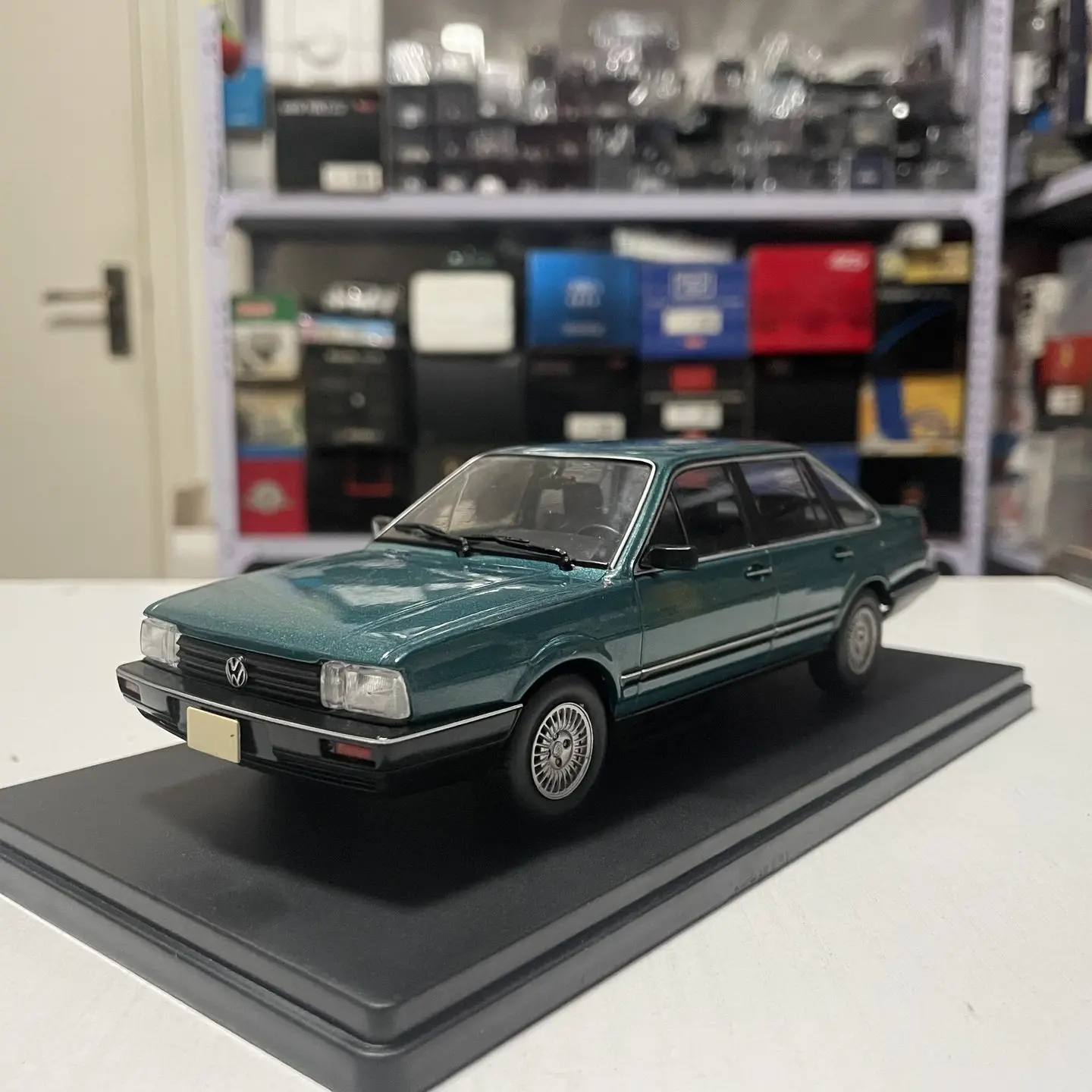 IXO Coche de Juguete a Escala 1:24 de Aleación Fundida a Presión, VW CORSAR CD 1986 Verde, Modelo Clásico, Nostalgia, Regalo para Adultos, Souvenir, Exhibición Estática