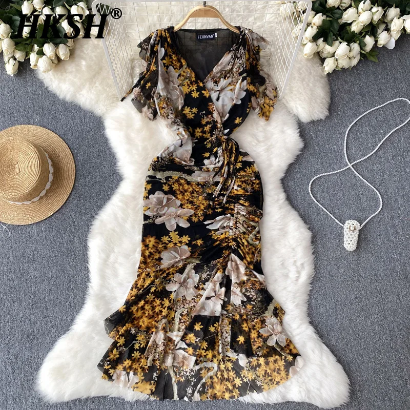 

HKSH Summer New Women Trendy Elegant High-end Design Sexy V-neck Floral Dress Tie Up Waist Pleated Printed Fishtail Dress HK5716