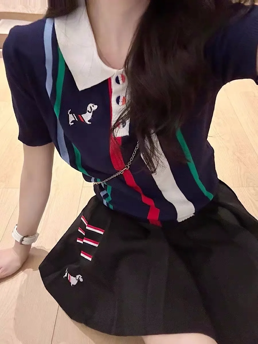 تي شيرت أنيق مطرز من الحرير الجليدي بأكمام قصيرة سترة محبوكة للنساء موضة الصيف تصميم كلاسيكي مخطط للكلاب