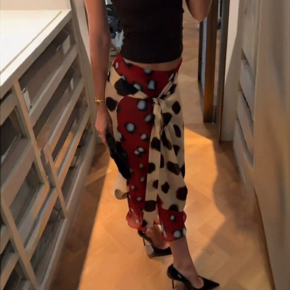 E(skirt)