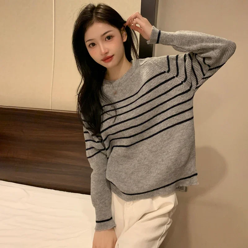 Damski sweter w paski w stylu vintage jesienno-zimowy O-Neck z długim rękawem wersja koreańska swetry swetry Casual wygodne topy