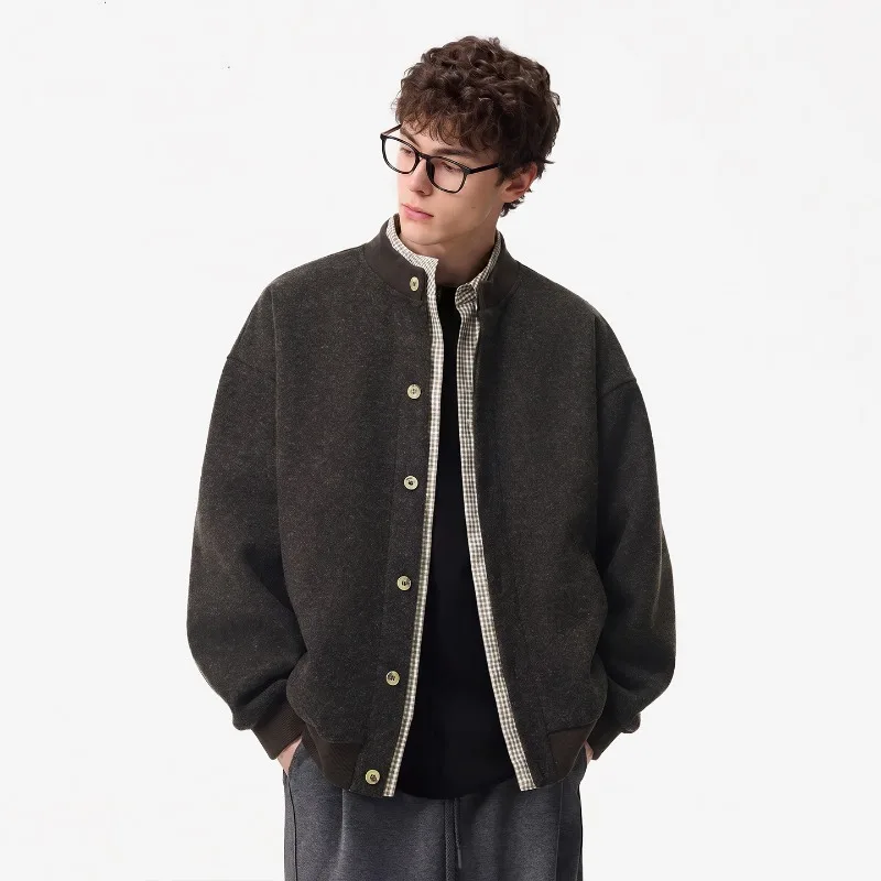 Retro-style Color-blocking Checkered Cardigan, A Fashionable Versatile Hoodie, Textured Woolen Coat for Men's Autumn Collection.