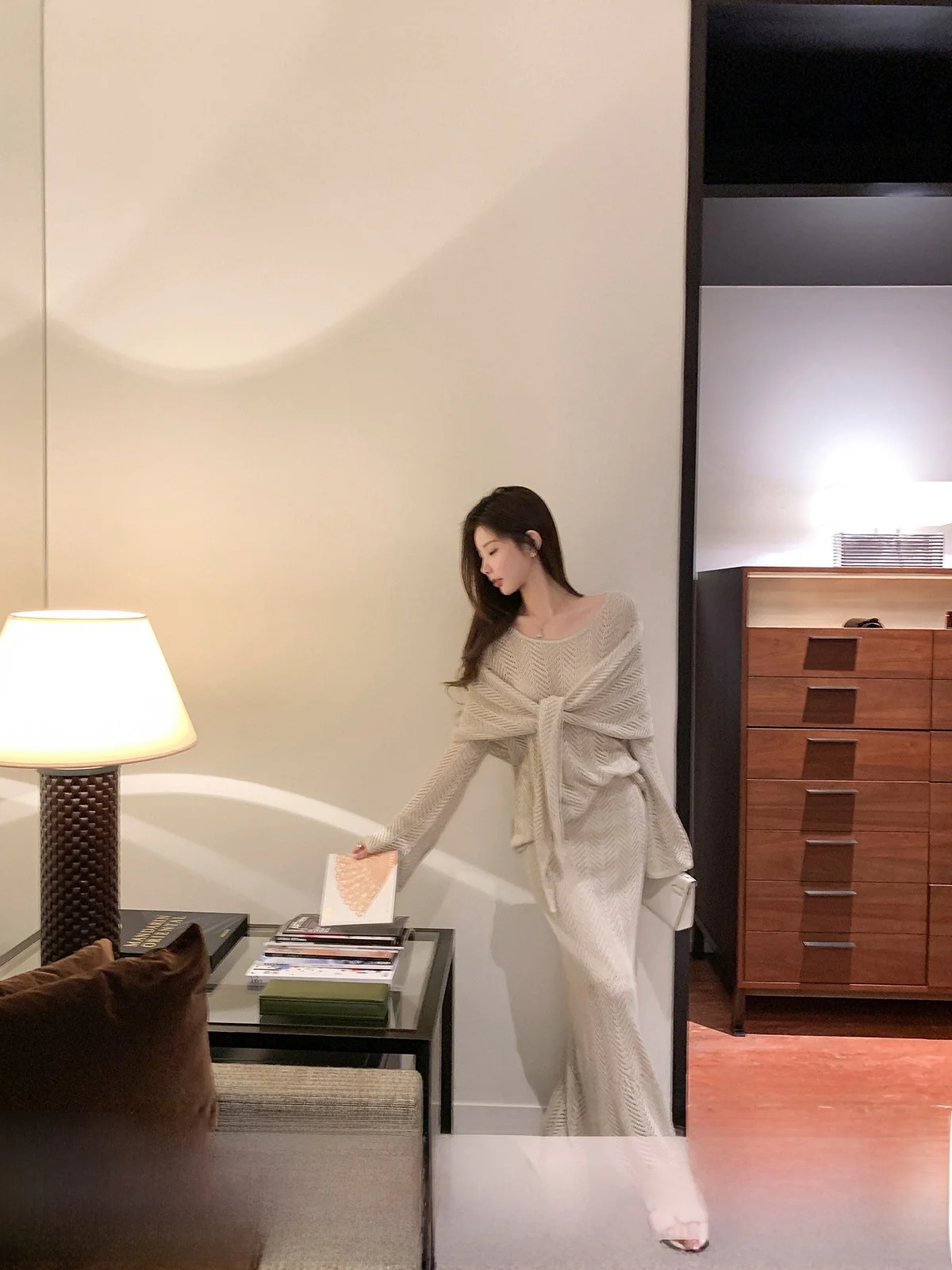 

YOLI Zhang Yuli Attraction Law Вязаный свитер с ажурным узором, женский, свободный, стройнящий, повседневный, с длинными рукавами, круглый вырез