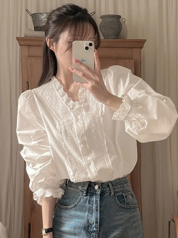 Koronkowa Bluzka Damska Letnia Nowa Moda Bufiaste Rękawy Długi Rękaw Delikatna Koszula Astryczna Dekolt V Regularna Długość