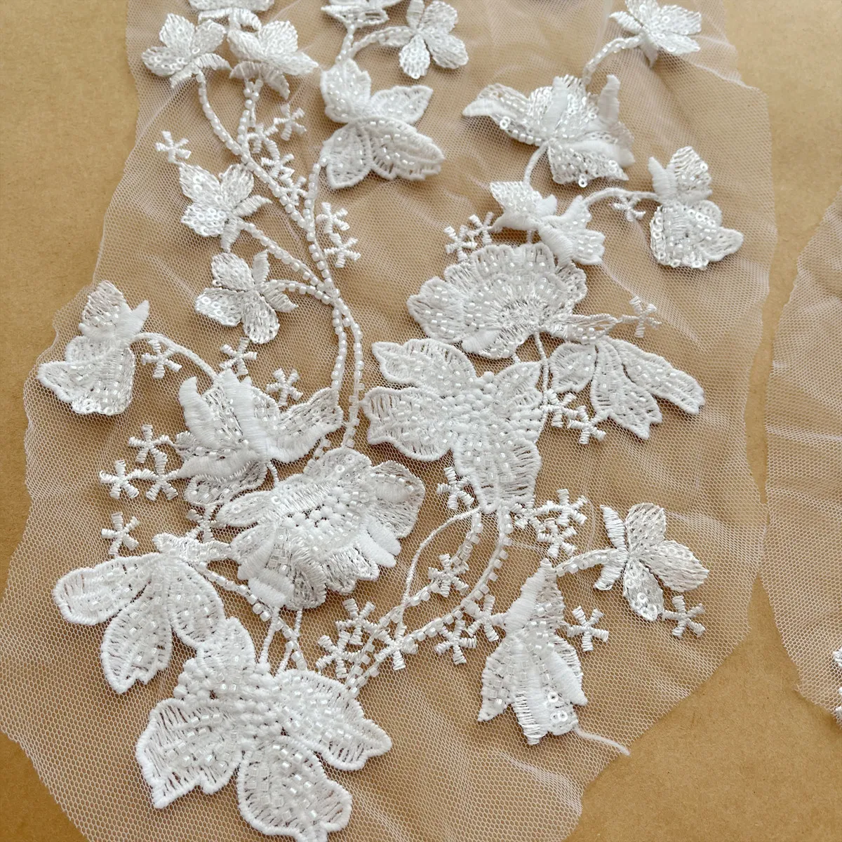 Hochwertige Perlenstickerei Blumen-Gras-Spitze Spiegelblume Hochzeitskleid Schleier Zubehör und Accessoires DIY-Aufkleber – Detail 5