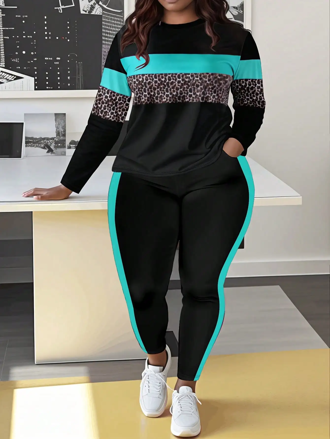 

Комплект из 2 предметов для женщин больших размеров: топ с длинным рукавом и брюки, с цветными блоками и леопардовым принтом, круглый вырез, эластичный повседневный наряд