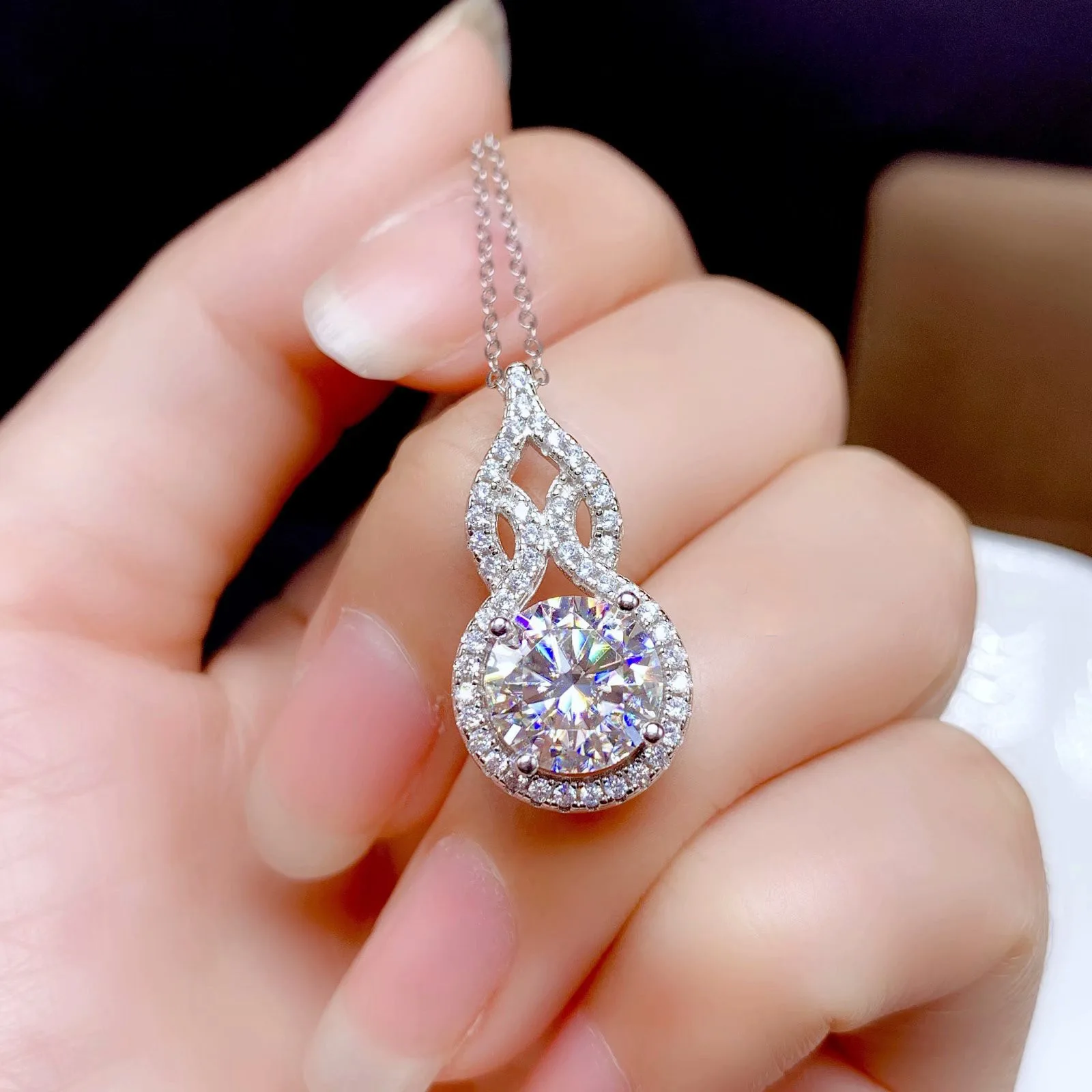 OXTAO D-Farbiger Moissanit Infinity-Anhänger Halskette für Damen Echtes 925 Sterling Silber Verlobungs-Luxus Schmuck in Kürbisform – Detail 5