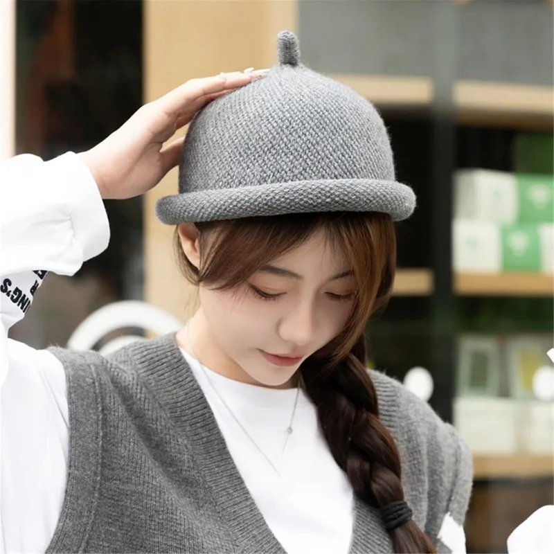 หมวกไหมพรมแฟชั่นฤดูหนาว สวมใส่สบาย ทรงเมลอน หมวกเบเร่ต์ลำลอง หมวกช่างทาสี หมวกอุ่นนุ่ม ยืดหยุ่น หรูหรา