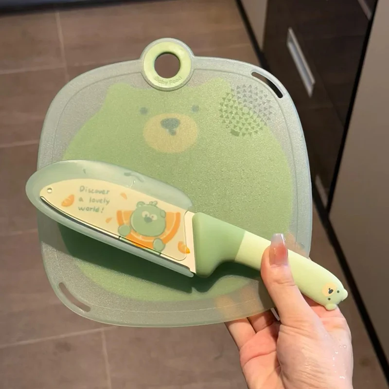 Cute Bear-Shaped Cutting Board for Fruits and Vegetables, Mold-Proof, Antibacterial, Food-Grade, High-Toughness, Durable Plastic