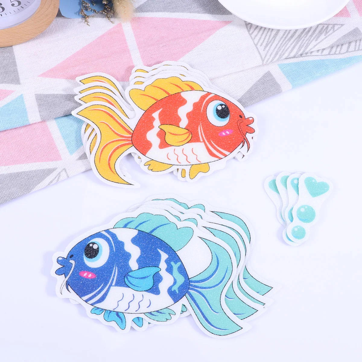 

8pcs Non-slip Stickers Cartoon Fish Design Bathroom Tub Anti-slip Bathtub Decals Shower Suitable Slippery Surface Kitchen