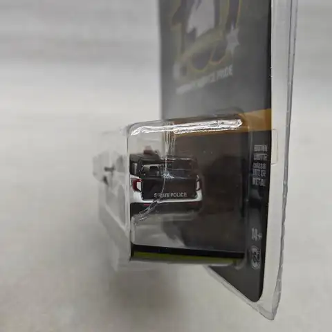 6 best sales Ford Explorer modellskala - №3