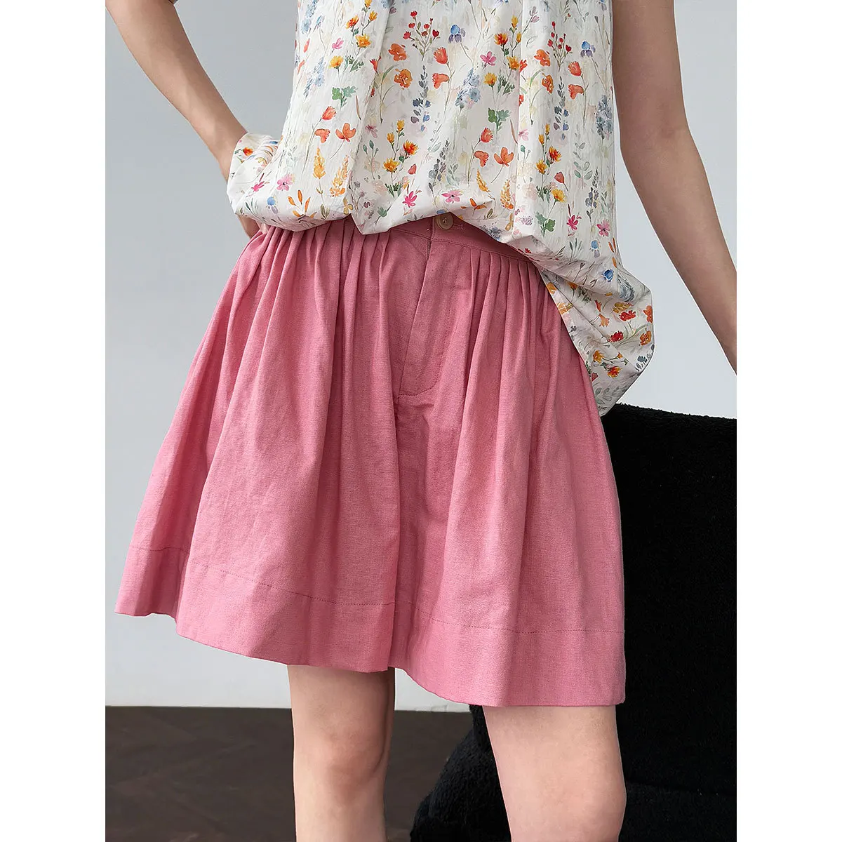 

Корейские простые широкие шорты из хлопка и льна, женские летние новые крутые плиссированные повседневные брюки А-образной формы с высокой талией