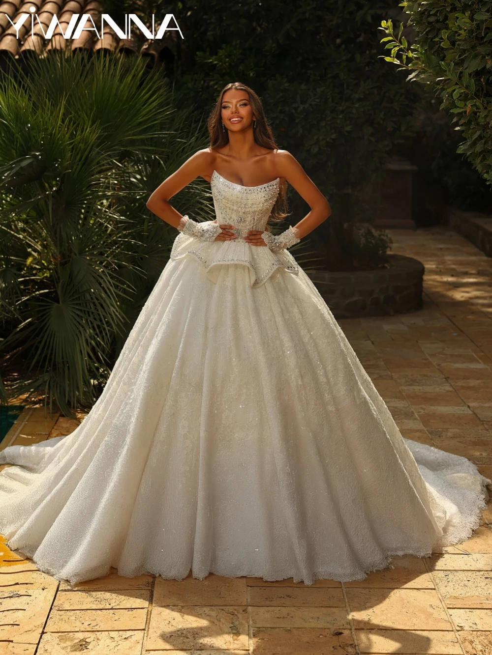 

New Arrival Exquisite Embroidery Beaded Lace Wedding Dress Elegant Strapless Bridal Gown Customized Dreamy Dresses For Bride