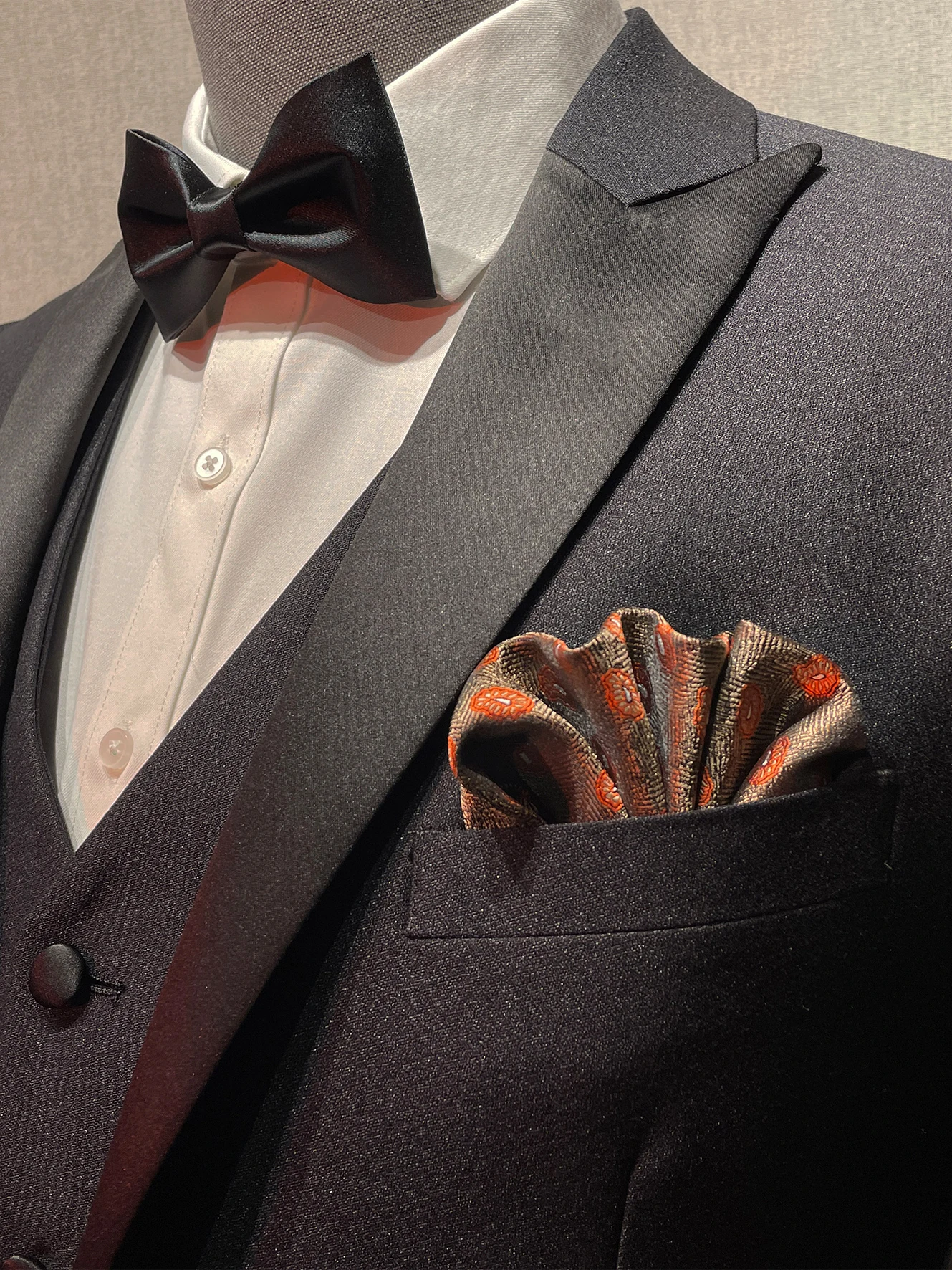 ผ้าเช็ดหน้าสี่เหลี่ยมปักลายดอกไม้สีเงาสำหรับสุภาพบุรุษ ผ้าพันคอสี่เหลี่ยม แฟชั่นเครื่องประดับสำหรับชุดสูท