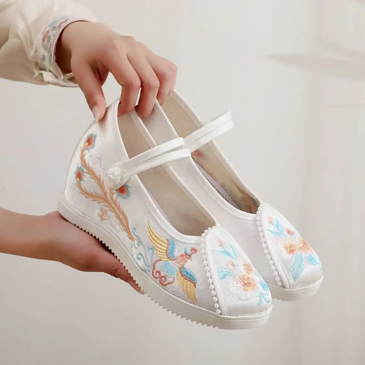 2024 Women's Chinese Traditional Platform Wedges Embroidered Shoes Soft Sole Non Slip Round Toe Shallow Buckle Strap Hanfu Shoes