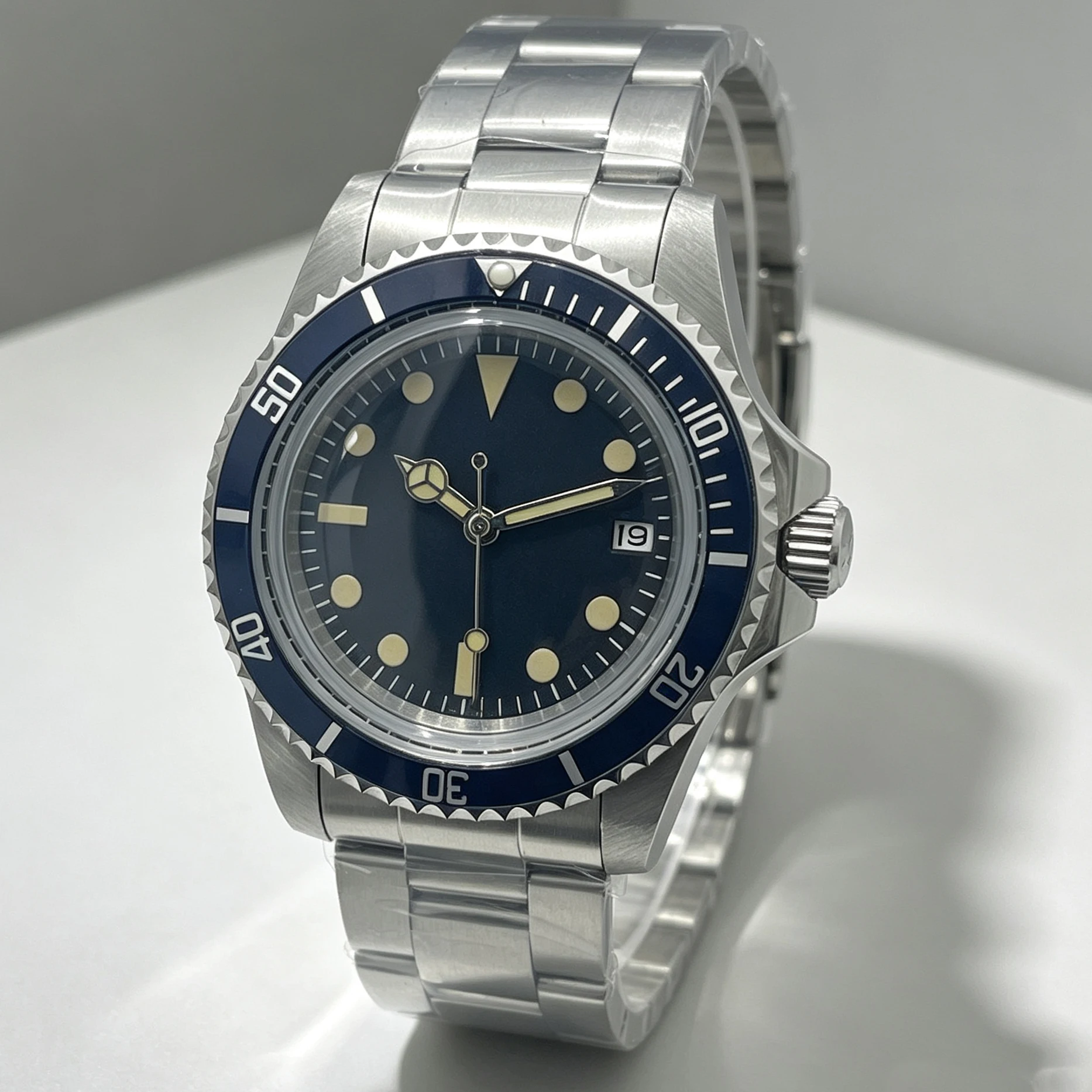 A Casual Men's Automatic Mechanical Wristwatch With Luminous Dial Hands, Interchangeable Bezel, And Water-Resistant Feature.