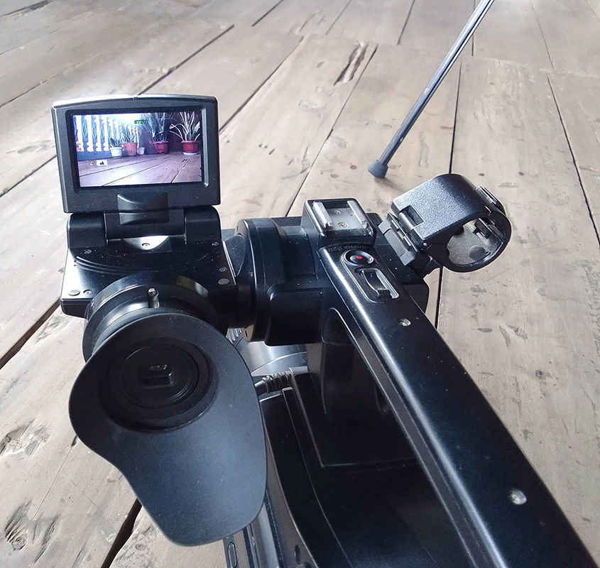 Used Video Camera HXR-MC1500 HD Camcorder Recording 12x Optical / 160x Digital Zoom Optical SteadyShot Touch Panel Camcorders