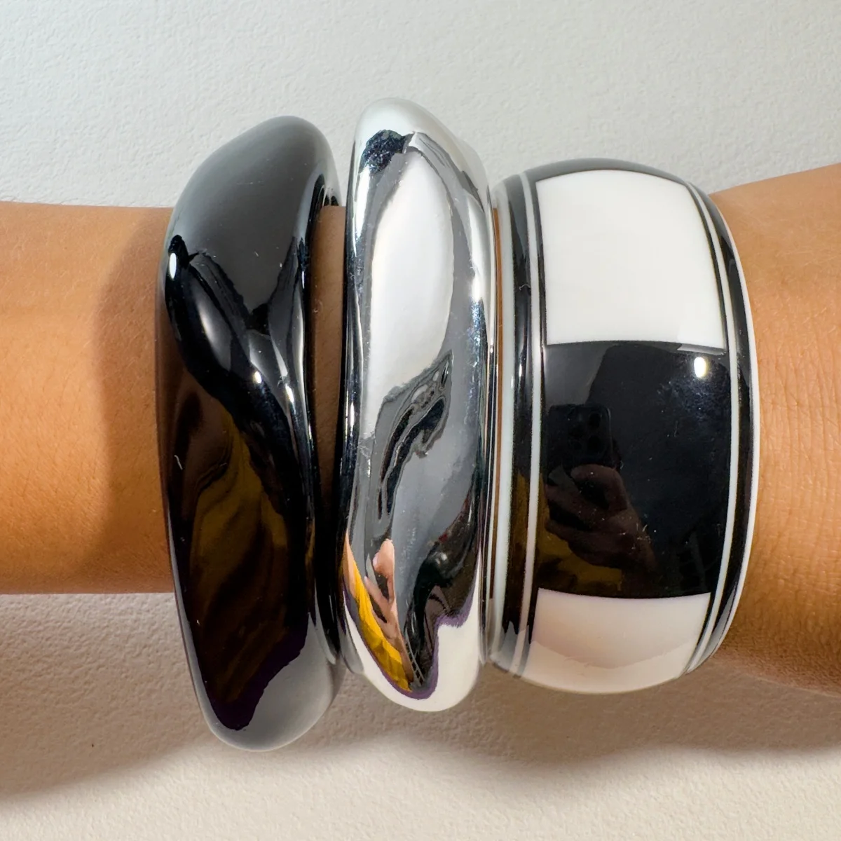Docona Fashionable Resin Black And White Mixed Color Bracelet Set With Smooth Styling Accessories For Women's Commuting Jewelry