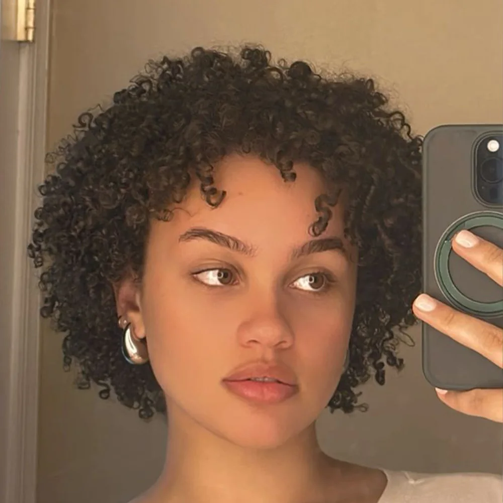 Peruka Afro Kinky Curly, afrykańska kręcona peruka wykonana w całości maszynowo z grzywką, krótka, sprężysta peruka bob z grzywką.