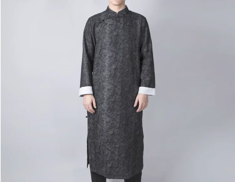 

Crosstalk performance in Chinoiserie cotton and linen Tang suit with slanted lapels