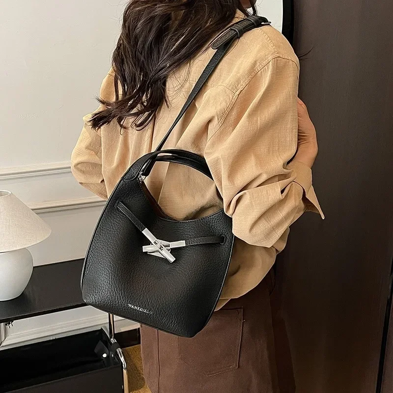 

Elegant Classic Minimalist Diaper Bag For Women Designer Leather Large Capacity Tote Luxury Vintage Fashionable Stylish Commuter