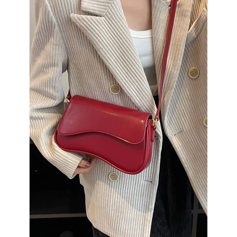 High-End Texture Niche Design Red Shoulder Bag Female 2023 New Fashion Autumn Winter Underarm Wedding Bag Chain Crossbody Pack