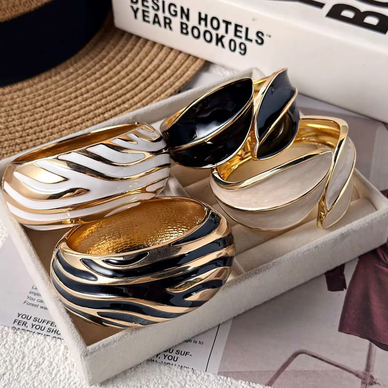 Exaggerated Punk Wide Chunky Spring Cuff Bangles for Women White Enamel Irregular Leaf Shape Bangle Charms Party Jewelry Gift