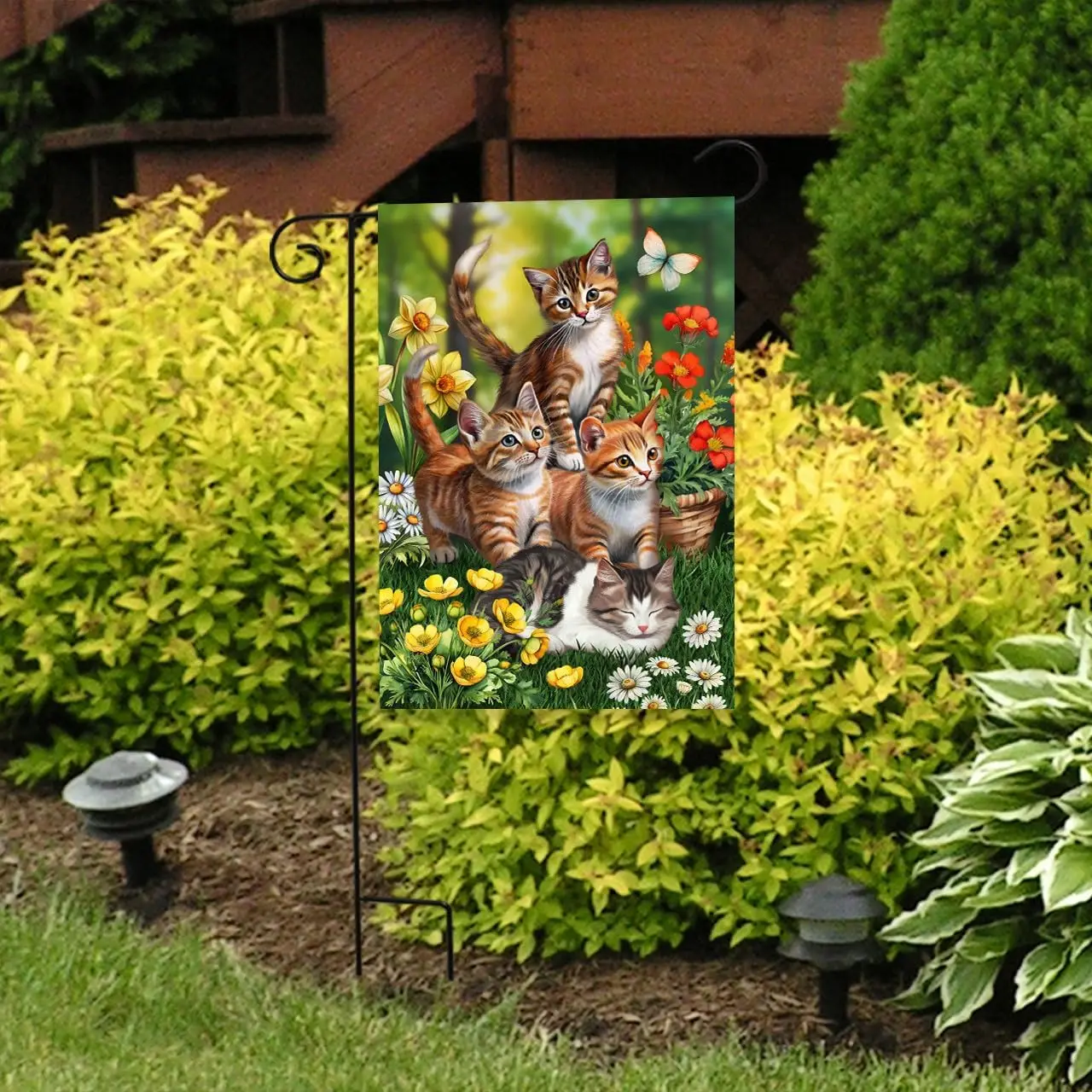Briarwood Lane Kittens in Garden Garden Flag FFL IIC