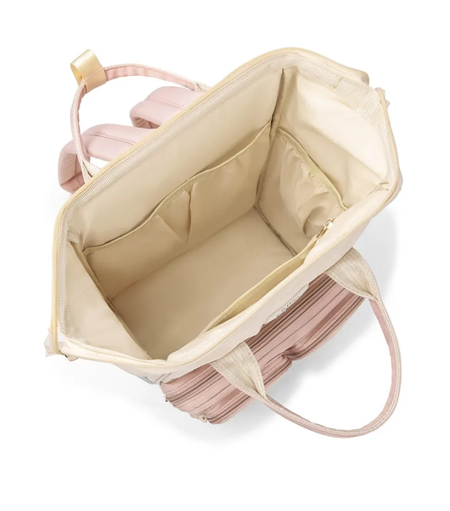 Large-capacity high-end mother and baby bag multi-functional backpack mommy bag light going out portable mother bag.