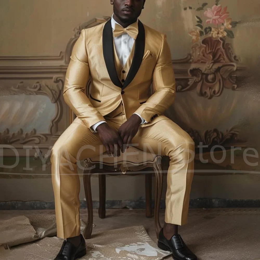ชุดทักซิโด้ผู้ชายสีทองผ้าซาติน ปกผ้าคลุมไหล่ ชุด 3 ชิ้น (เสื้อแจ็คเก็ต+เสื้อกั๊ก+กางเกง) ชุดออกงานแต่งงาน งานเลี้ยง งานพรอม สไตล์หรูหรา
