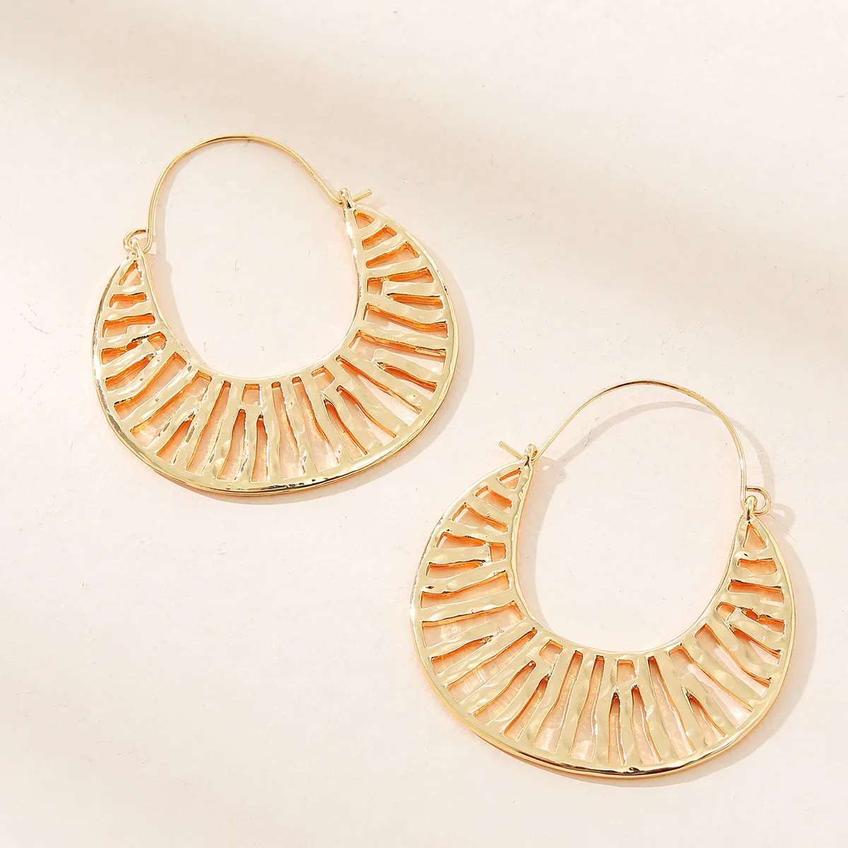 New Arrival Women Unique Style Fashion Jewelry Hollow Semi Circle Alloy Metal Drop Statement Earrings