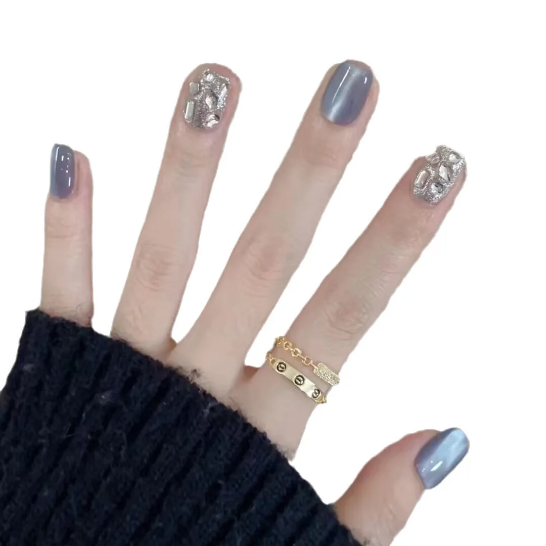 손톱에 네일 라인스톤프레스를 착용하는 아이스 블루 10개 팩