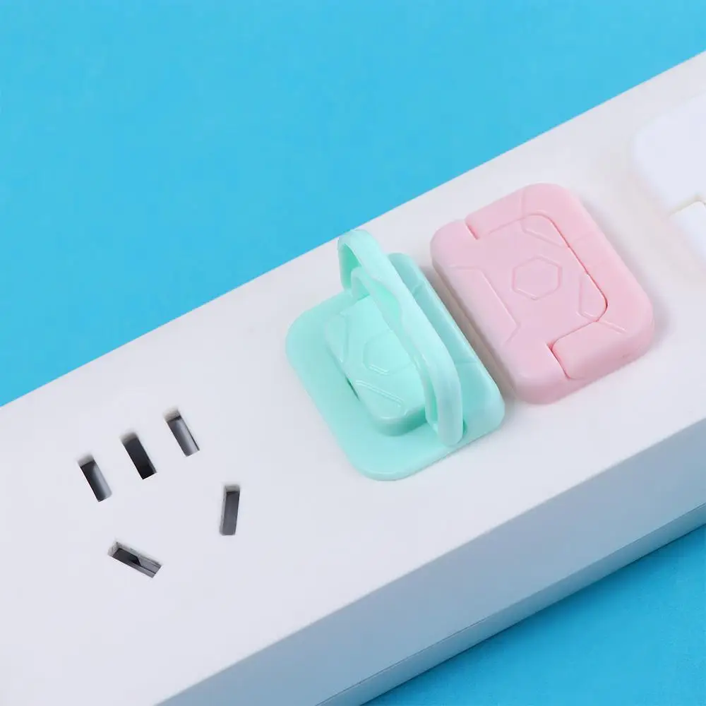 Elektrik Güvenliği İki Delik Bebek Güvenliği Görevlisi Koruma Kapağı Koruyucu Kapak Soket Güç Koruma Kapakları Anti Elektrik Çarpması