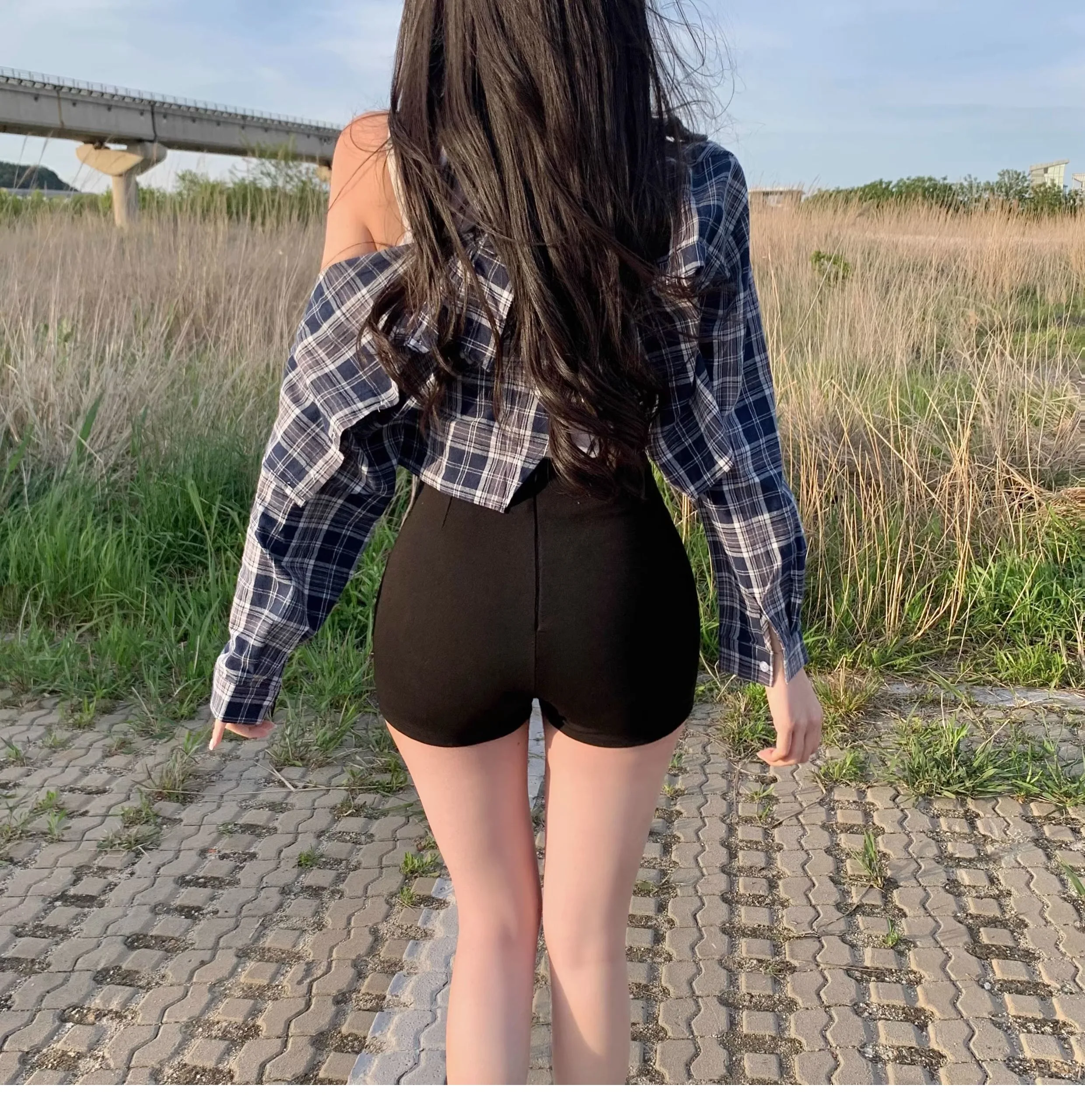 2026 Hochgeschnittene, schmal geschnittene schwarze elastische Shorts für Damen – vielseitige figurbetonte Straight-Leg 3-Punkte-Hotpants für Mädchengruppen – Detail 6