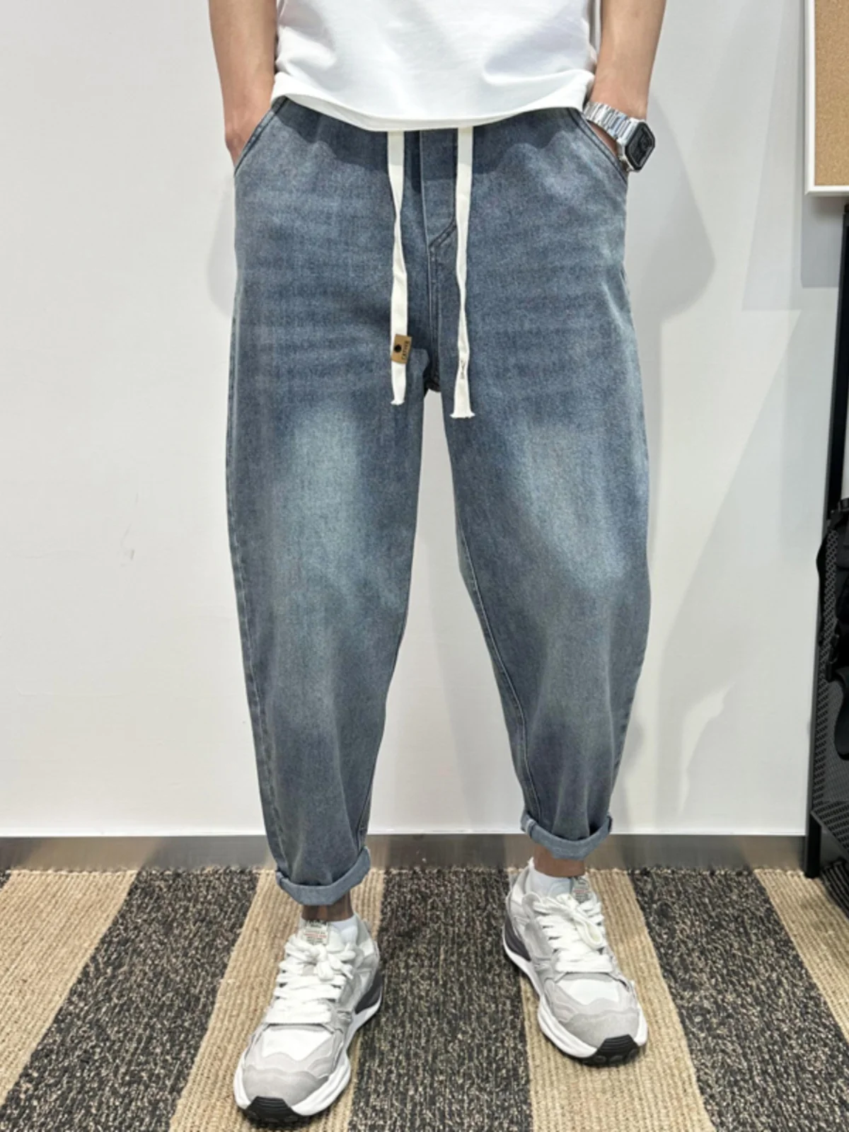 

Американские джинсовые джинсы в стиле ретро, мужские осенние новые свободные джинсы Harlan, модные молодежные выцветшие девять очков, облегающие повседневные джинсы со средней талией