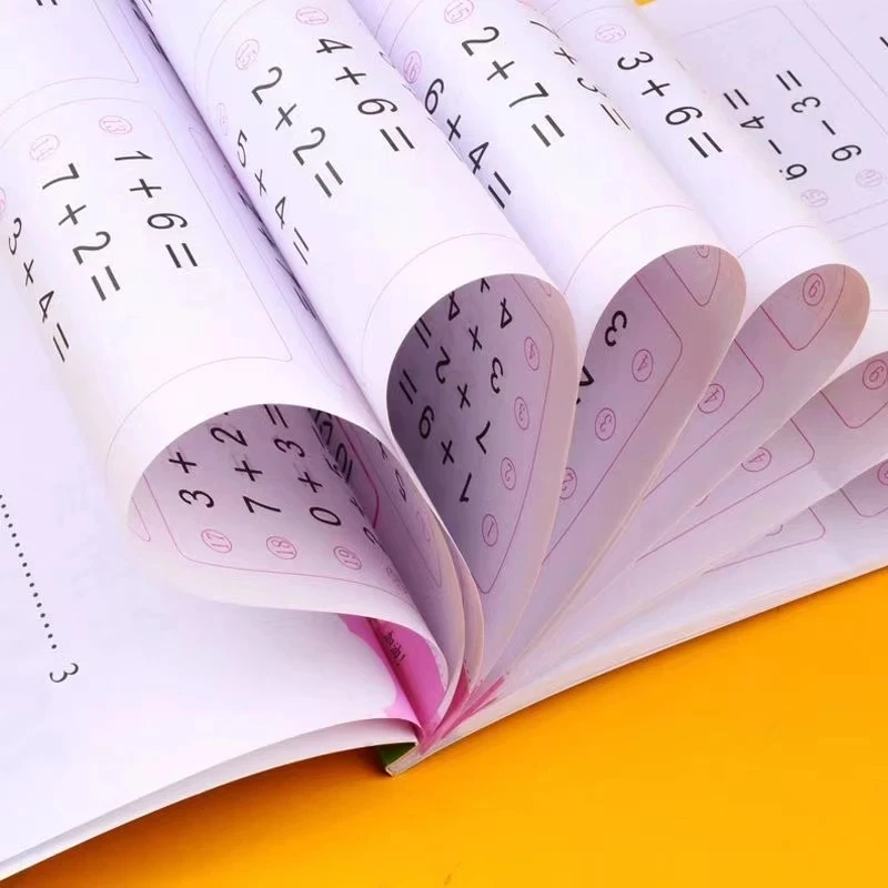 64ページの子供の追加と引き算数学学習学生手書きの就学前の誕生運動ブック