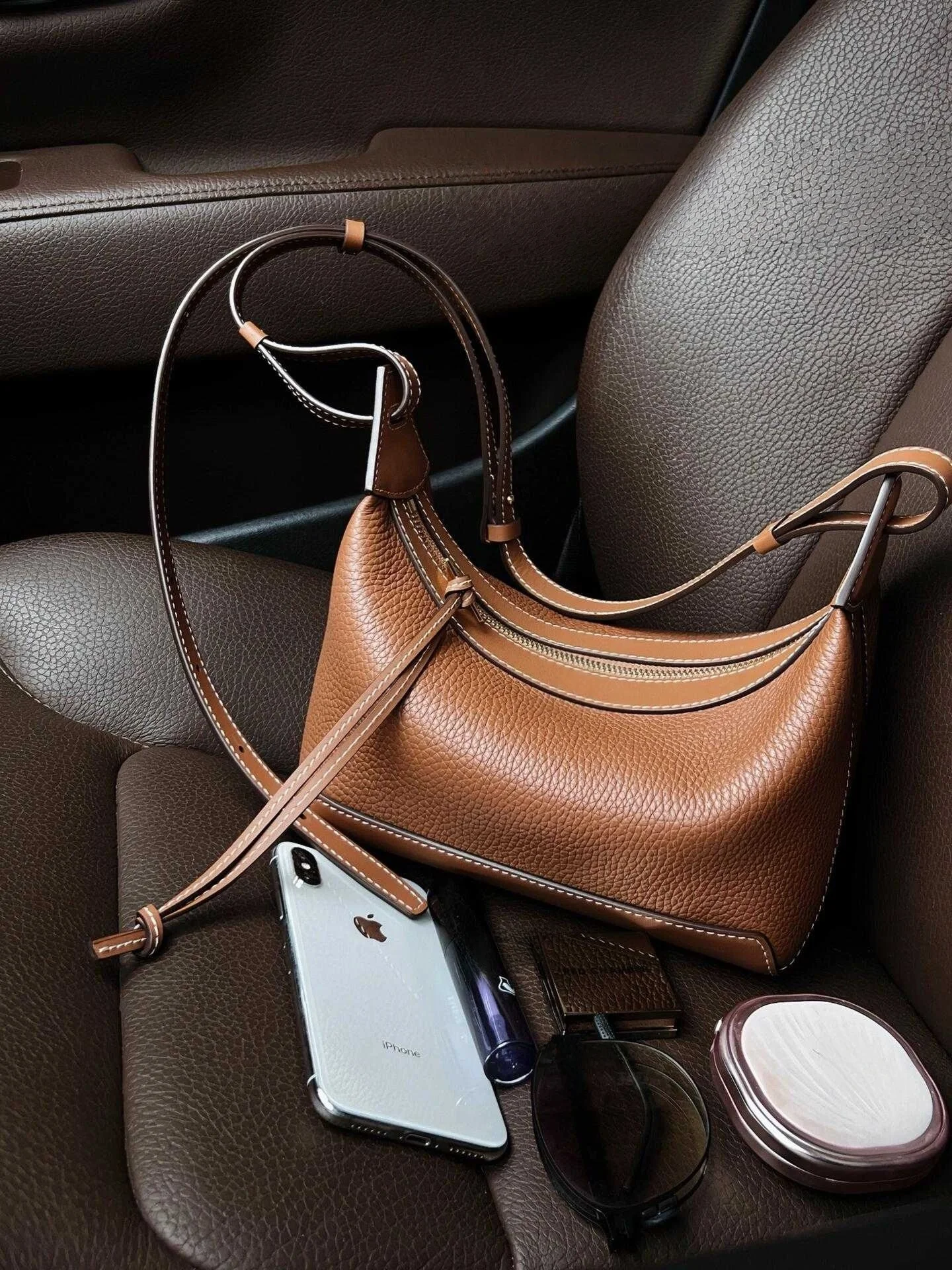 

Новая кожаная сумка-ланчбокс для женщин, простая универсальная сумка через плечо, повседневная матовая сумка-клатч, модная сумка на плечо.