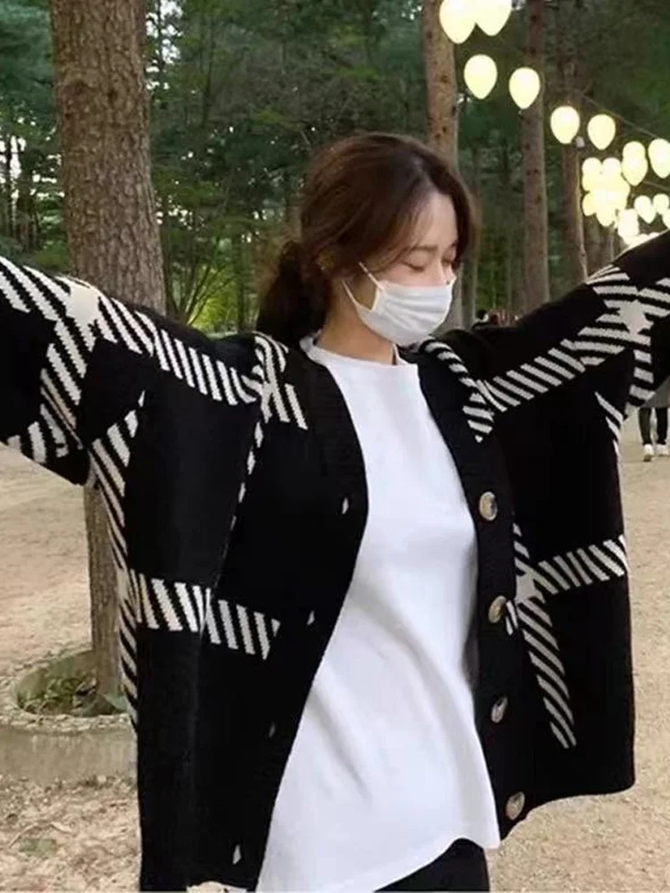 Nieuwe Herfst Winter Lange Mouw Gestreepte Trui Jas Vrouwen Mode Knoppen Gebreid Vest Kantoor Dame Casual Slanke Gebreide Kleding