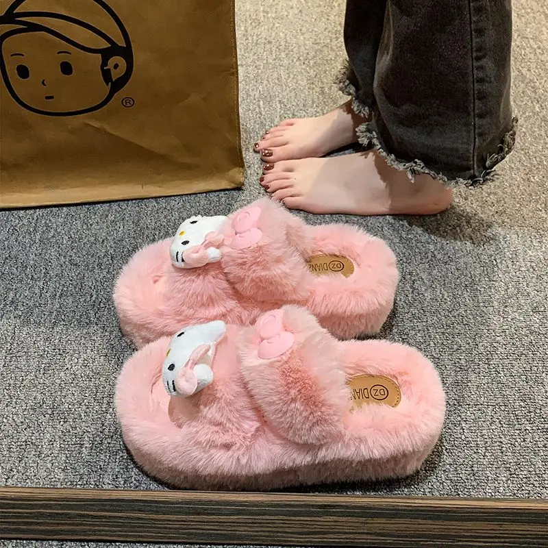 

Sanrioed Kawaii аниме «Hello Kitty», плюшевые тапочки, женские толстые подошвы, осенне-зимние пушистые мягкие милые студенческие девушки, подарок на высоком каблуке