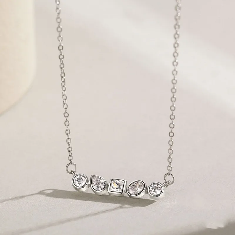 

2024 Fashion Women's Diamond 925 Sterling Silver Necklace with Zirconia Crystals Pendant