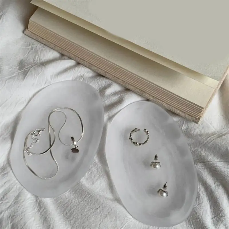 Tabletop Trinket Dish, Oval Clear Glass Serving Plate with Raised Edges for Desserts, Fruit and Snacks, Jewelry, Earrings