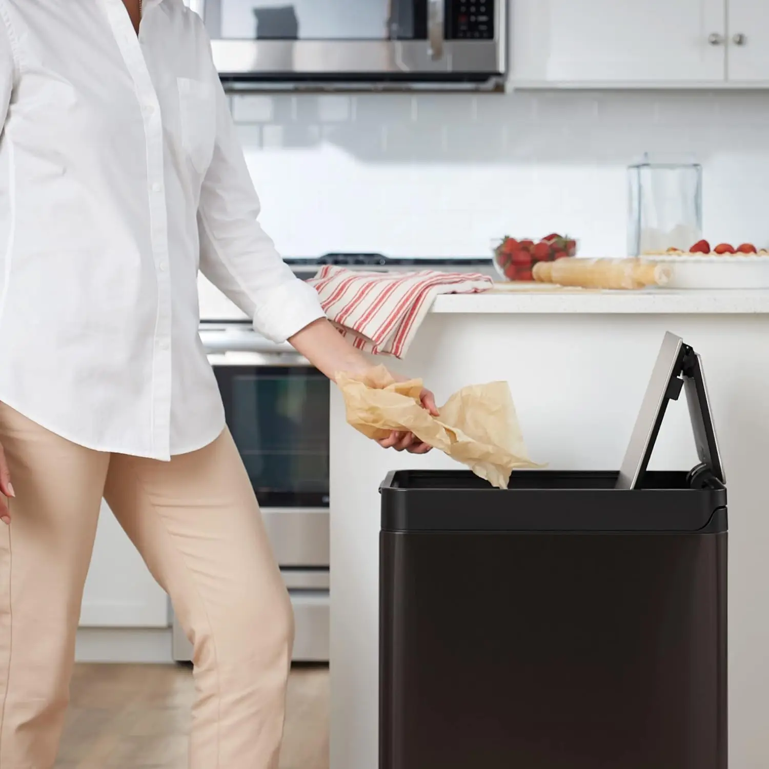 Tempat Sampah dapur tahan lama 13 galon dengan Pedal kaki, tutup tutup lembut, baja tahan karat hitam