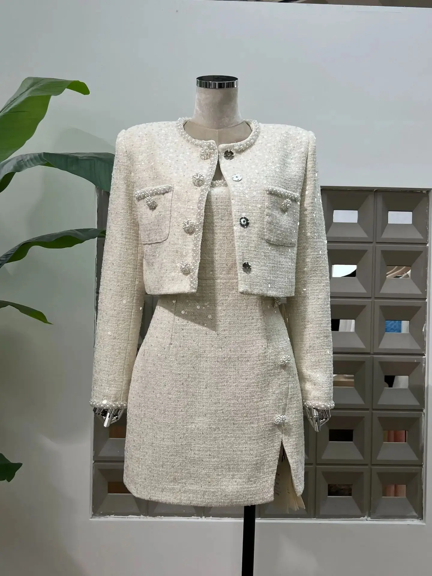 

Autumn New Hot Luxury Pearl Two-Piece Set Women's Dresses Knit Cardigan Beaded Sequins Top Mini Dress Fashion Party Evening Gown