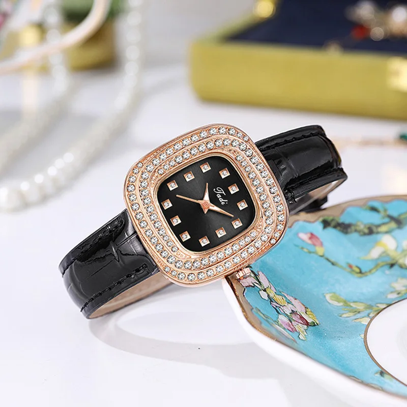 Elegant Square Women's Quartz Watch Casual Ladies Watches Sparkling Diamond Encrusted Leather Strap Luxury Feel Unique Stylish