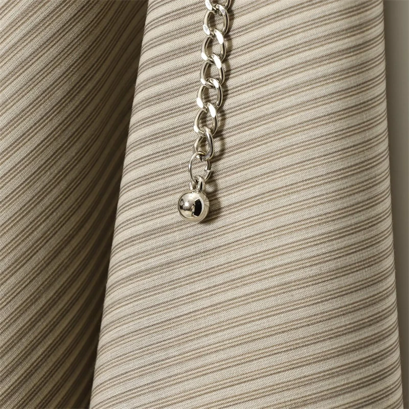 KEYANKETIAN 2025 delle nuove donne decorazione della catena gonna a righe stile francese cerniera laterale a vita alta irregolare una linea gonna centrale