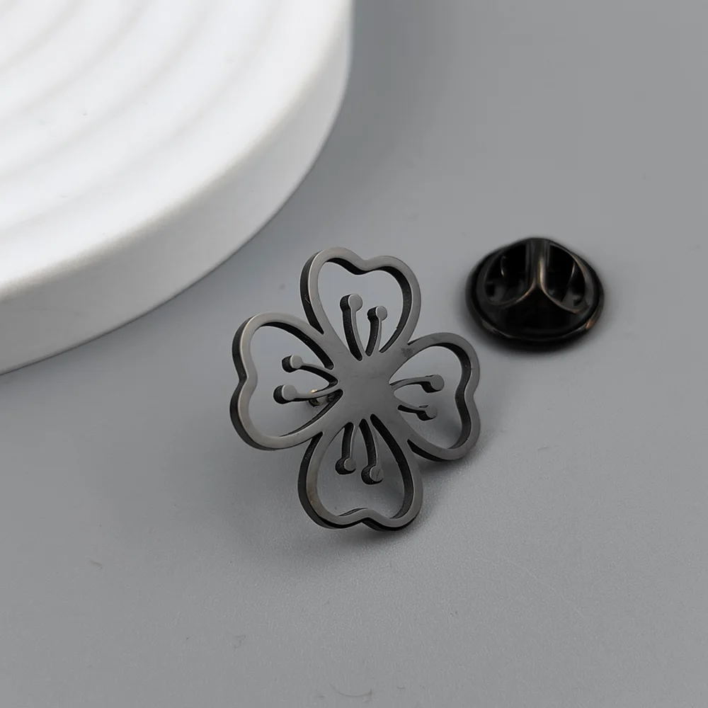 Four-leaf clover petal gold-plated badge, suit lapel pin black silver stainless steel, men\'s collar brooch, Halloween gift