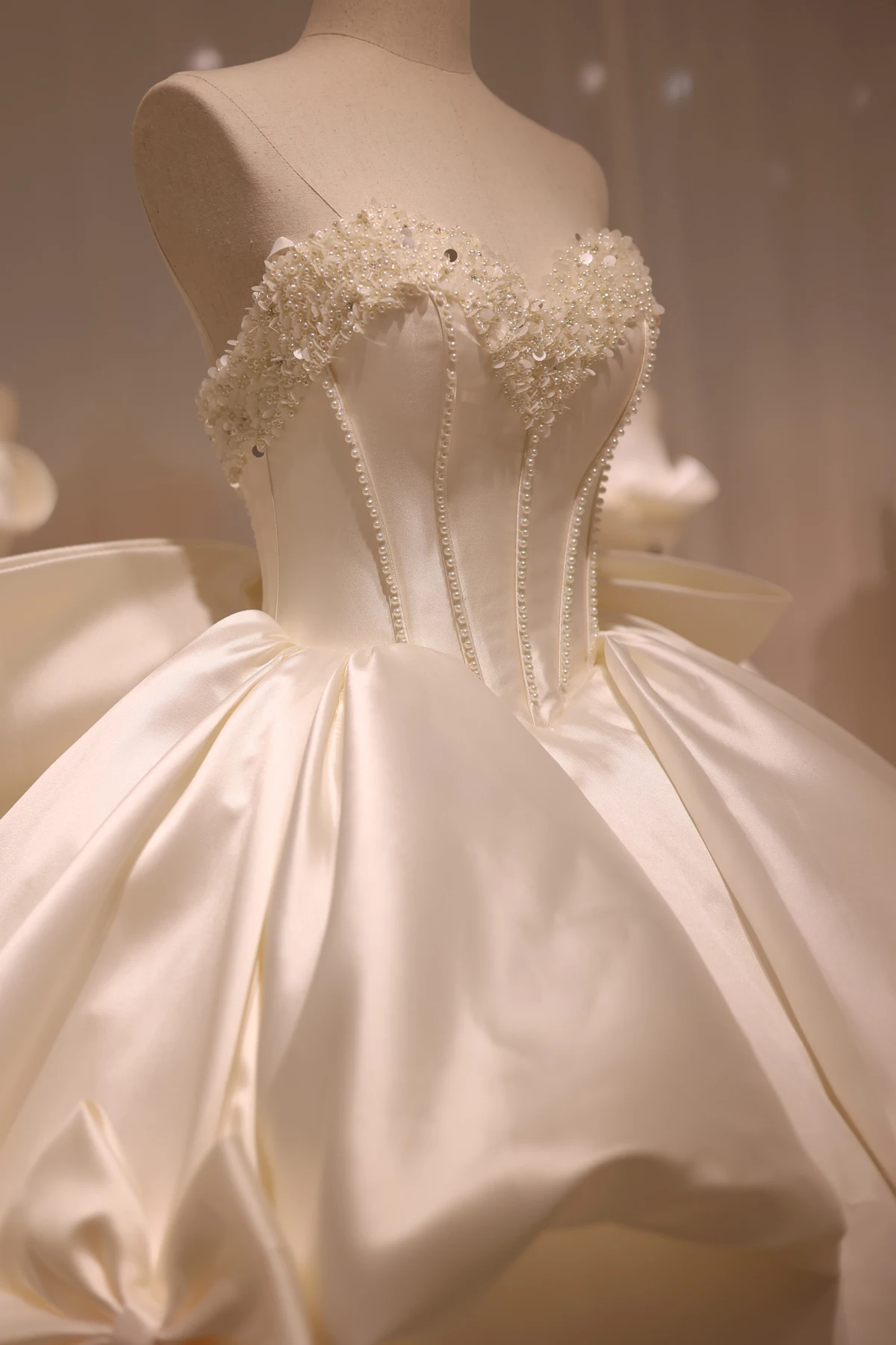 Sharon Said Foto reali al 100% Off White Satin Pearls Ball Gown Abito da sposa Sweetheart Princess Abiti da sposa RS016 Personalizzato