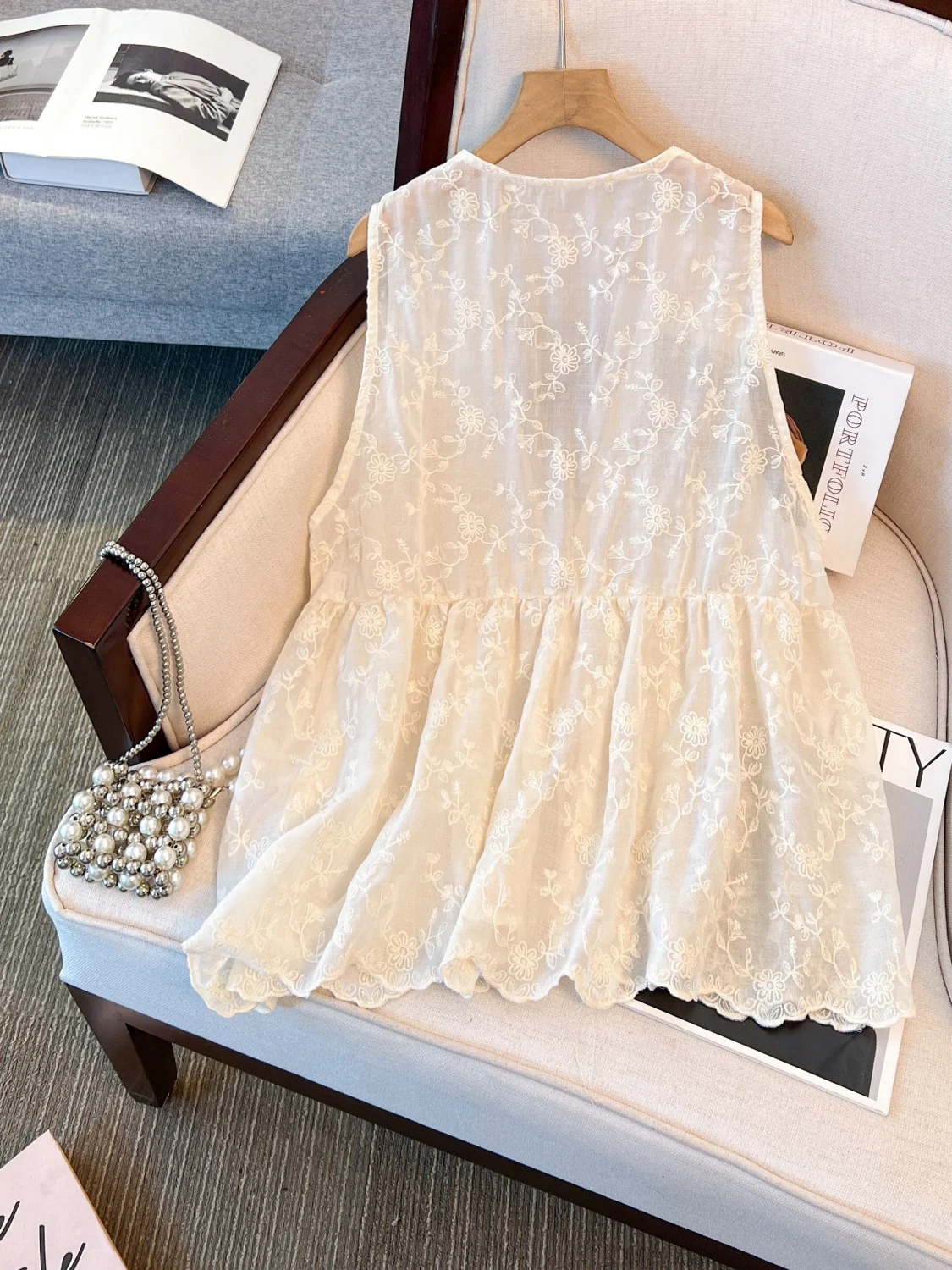 

Summer Sweet Match All Lace Embroidery Women's Waist Cinching V-ne Layering Vest Top with Hem Lace Trim Stand-alone